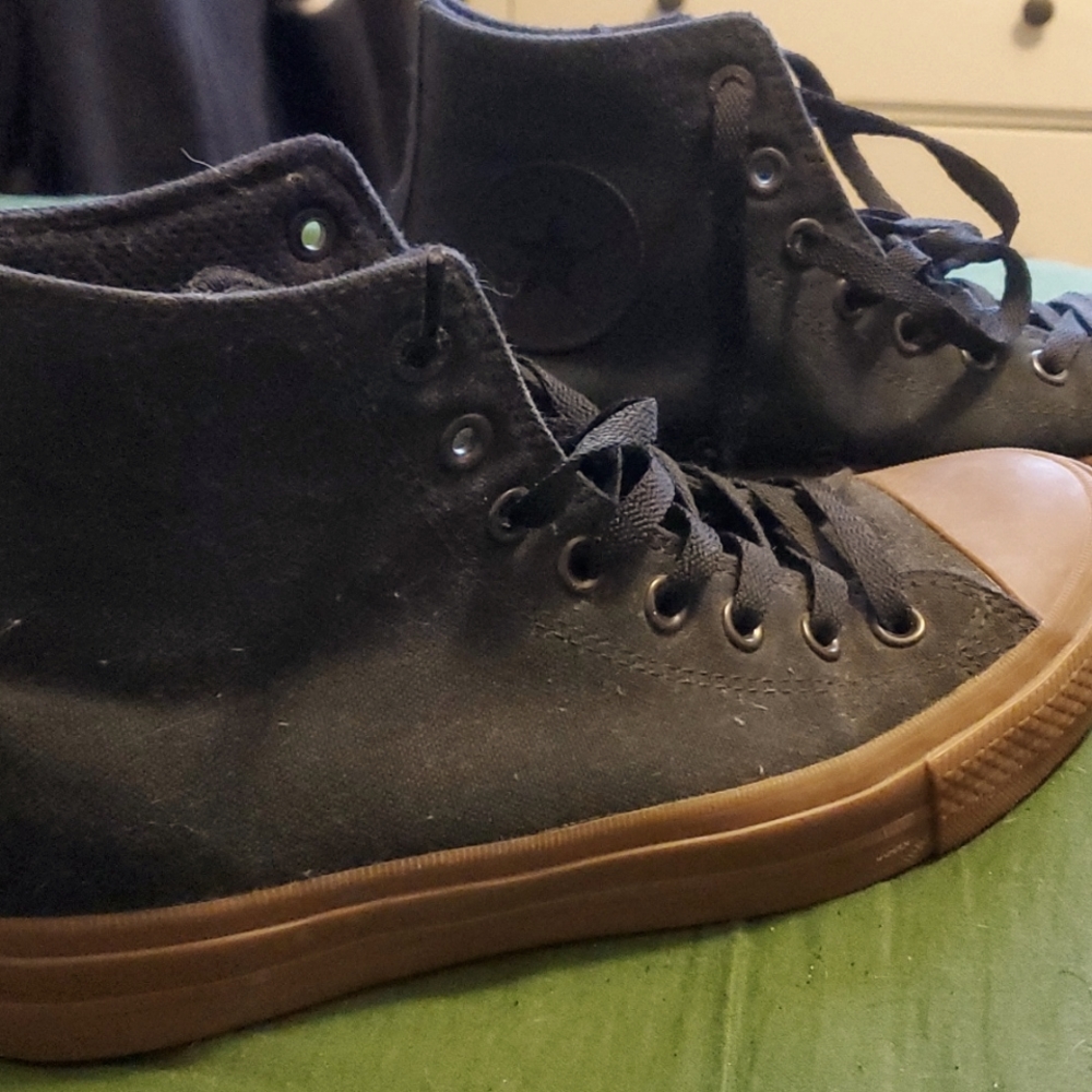 High top Converse super comfy women's size 10, men's size 8 NWOT